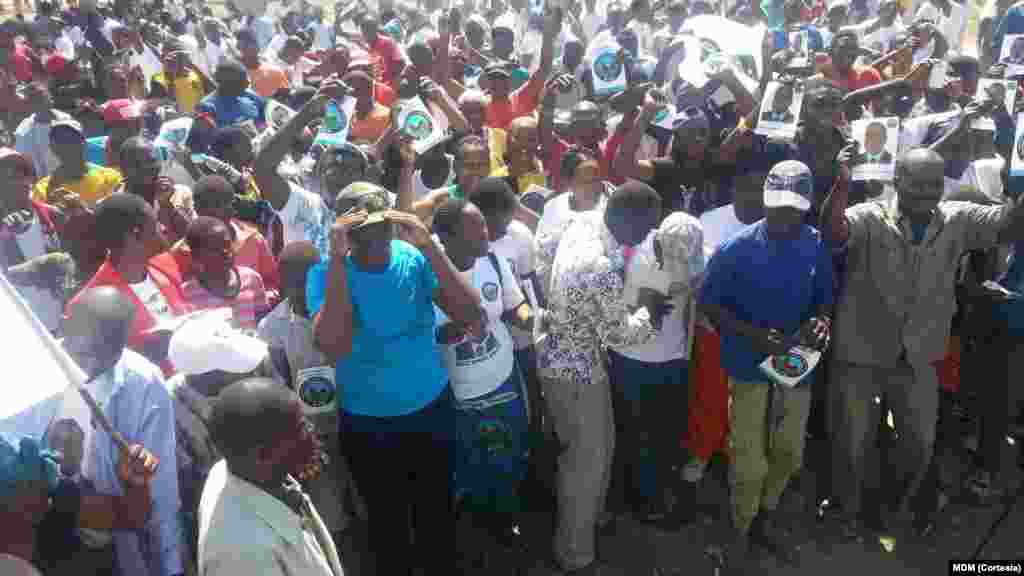 Daviz Simango em&nbsp;Xinanane, Distrito da Manhica, província de Maputo 