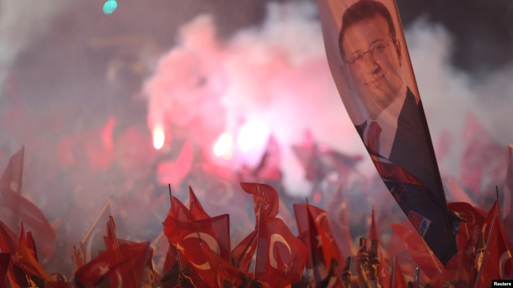 土耳其2024年3月31日举行全国地方选举，在野党共和人民党（CHP）在一些主要城市战胜执政党。（路透社）(photo:VOA)