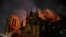 អគ្គីភ័យកំពុងឆាបឆេះវិហារ Notre Dame នៅ​ក្រុងប៉ារីស ប្រទេស​បារាំង​ កាល​ពីថ្ងៃទី១៥ ខែមេសា ឆ្នាំ២០១៩។ 