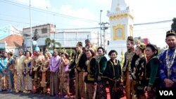 Acara nikah bersama di Yogyakarta, yang diikuti mahasiswa asing. (VOA/Munarsih Sahana)