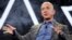 ARCHIVO - El entonces director ejecutivo de Amazon, Jeff Bezos, habla en la convención Amazon re:MARS el 6 de junio de 2019 en Las Vegas. AP