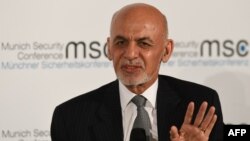 El mandatario afgano, Ashraf Ghani, ha sido reelecto luego de unos comicios que han sido fuertemente discutidos por su más encarnizado rival, Abdulá Abdulá, que ha rechazado los resultados. Foto: AFP.