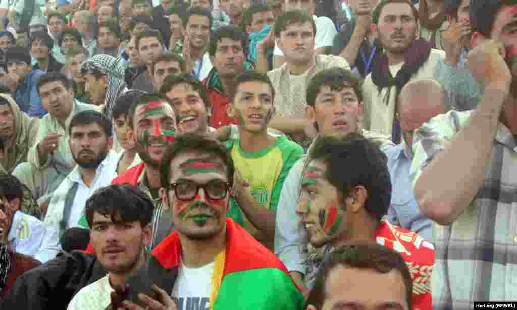 اس میچ کو دونوں ہمسایہ ملکوں کے درمیان حالیہ کشیدگی کو کم کرنے کے لیے ایک اچھا شگون قرار دیا جا رہا ہے۔