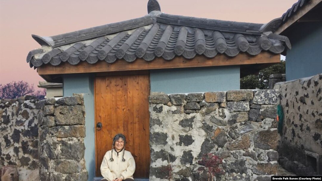 Brenda Paik Sunoo, 70, relocated to Jeju in 2015. She and her husband built an house there and this month she published "a love letter to Jeju," "Stone House on Jeju Island: Improvising Life Under a Healing Moon."