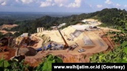 Tambang emas di kawasan Gunung Tumpang Pitu, Banyuwangi, Jawa Timur. (Foto: Courtesy of Walhi Jatim)