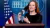 Pot pawol Lamezonblanch Jen Psaki wetire mask li apre li rive nan sal kote konferans pou lapres la dewoule nan Lamezonblanch, Washington, 13 Janv. 2022.