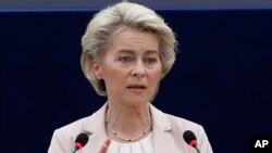 Presiden Komisi Eropa Ursula Von der Leyen berbicara di depan parlemen Eropa di Strasbourg, Prancis Rabu (15/12). 