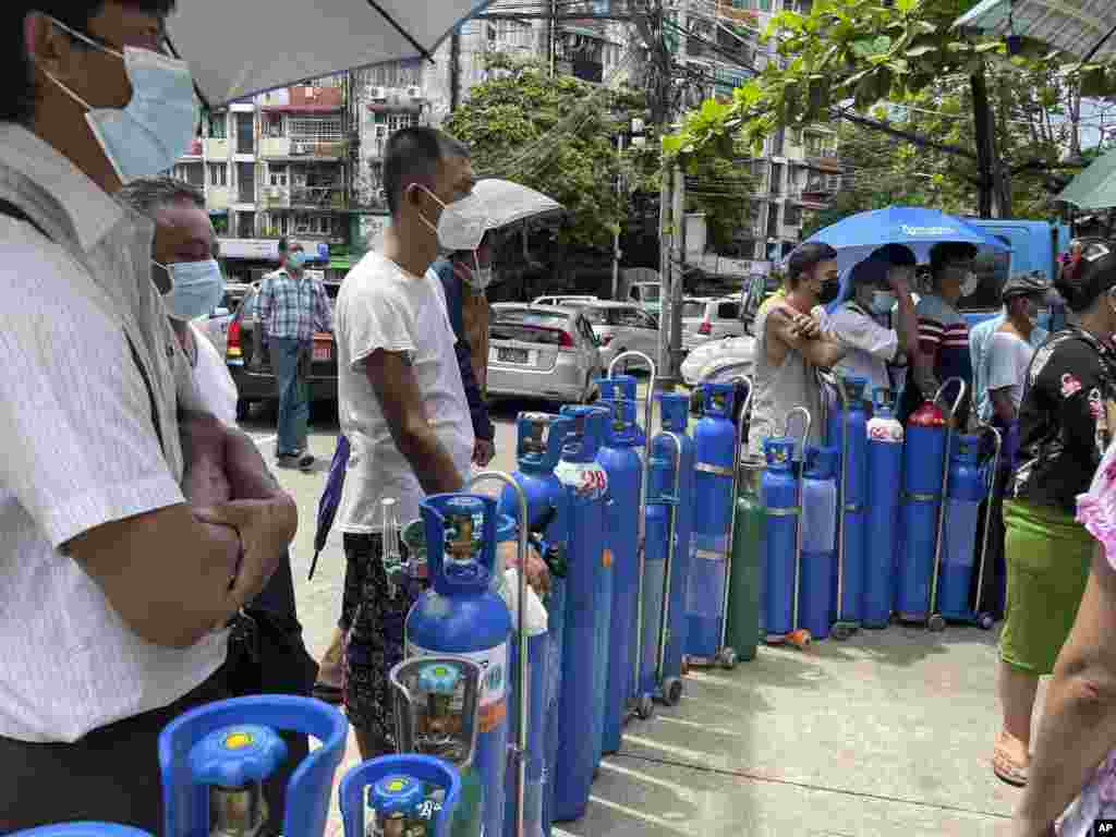 Myanmanın Yangon qəsəbəsindəki oksigen doldurma stansiyası&nbsp;