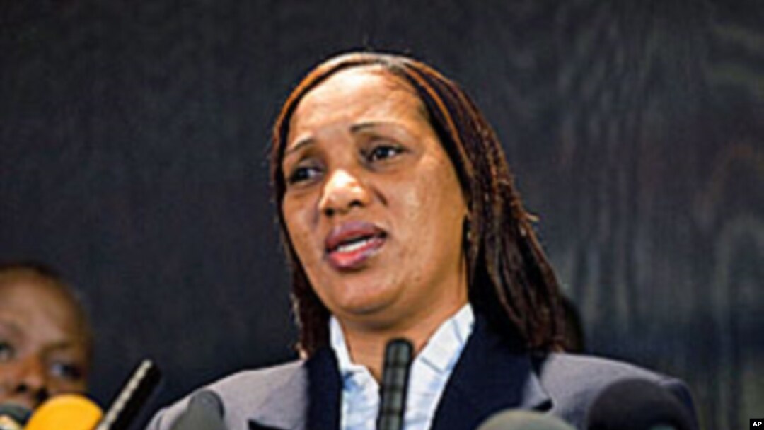 Nafissatou Diallo, who accused former IMF head Dominique Strauss-Kahn of sexually attacking her, speaks to reporters during a news conference at the Christian Cultural Center in the Brooklyn borough of New York, July 28, 2011