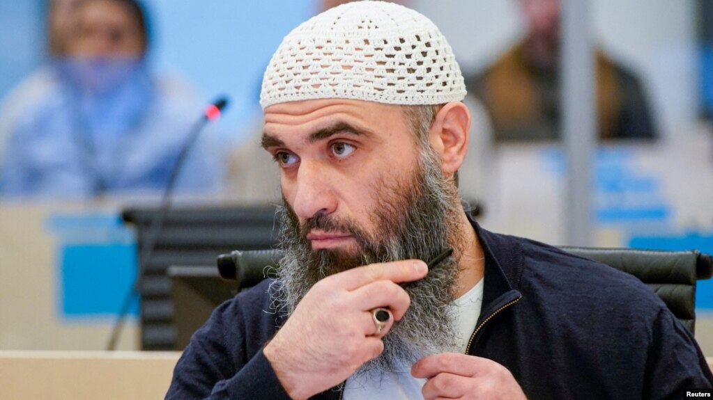 زانیار مطاپور، شهروند نروژی ایرانیتبار که به اتهام ارتکاب حمله تروریستی در اسلو، پایتخت نروژ، به ۳۰ سال زندان محکوم شد.