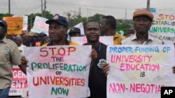 Une manifestation du syndicat des travailleurs nigérians en solidarité avec le syndicat des enseignants à Lagos, le 26 juillet 2022. (AP/Sunday Alamba)