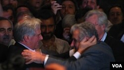 El presidente Tabaré Vázquez vino a saludar a José "Pepe" Mujica al hotel NH Columbia.