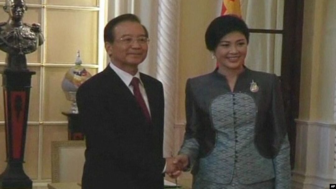 Thủ tướng Thái Lan Yingluck Shinawatra và Thủ tướng Trung Quốc Ôn Gia Bảo tại Bangkok.