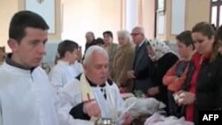 Besimtarët katolikë përgatiten të kremtojnë Pashkët