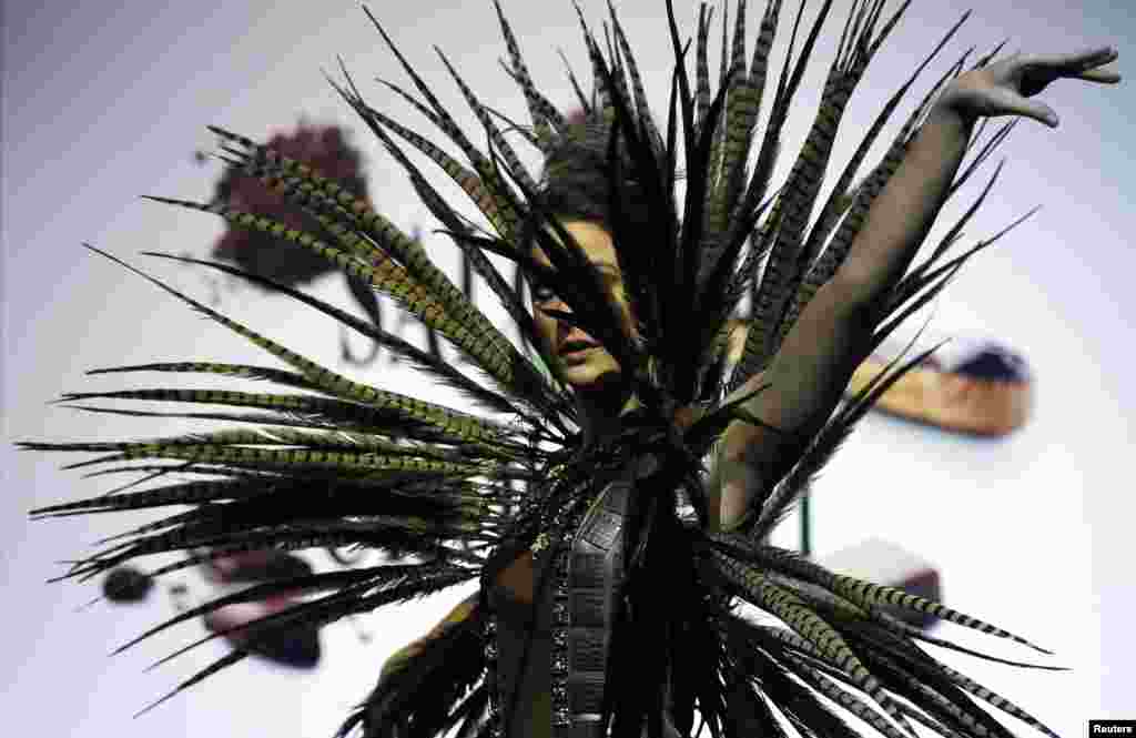 ان چاکلیٹی ملبوسات کی تیاری کے لیے ماہر شیفز اور ڈئیزائنرز کی خدمات حاصل کی گئیں 