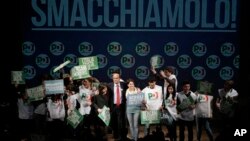 Lider koalicije levog centra Pjer Luiđi Bersani na završnom mitingu u Rimu