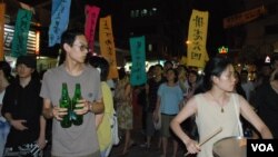 香港藝術團體以街頭行動劇重演「碧街事變」，反思六四與社區關係(美國之音湯惠芸)