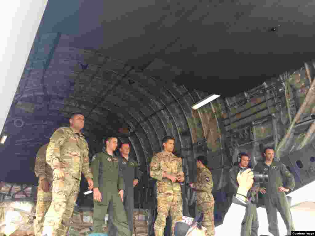 Aviones de la Fuerza Aérea de Estados Unidos presentes en Colombia con ayuda humanitaria adicional para los venezolanos. El cargamento fue recibido por una delegación de autoridades colombianas encabezada por el presidente Iván Duque.