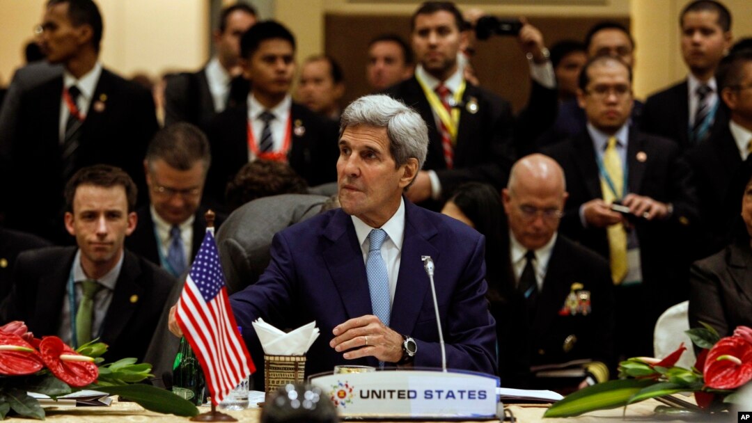 U.S. Secretary of State John Kerry attends the East Asia Summit Foreign Ministers' Meeting in Kuala Lumpur, Malaysia, August 6, 2015.