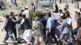 عکس آرشیف از مراسم خاکسپاری یک قربانی جنگ و خشونت در افغانستان