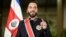 El presidente salvadoreño Nayib Bukele habla luego de recibir una condecoración de parte de su homólogo de Costa Rica, Rodrigo Chaves, en San José, Costa Rica, el 11 de noviembre de 2024. (AP/José Díaz)