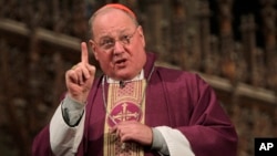 El cardenal Timothy Dolan habla en la Catedral de San Patricio en Nueva York. Sobre los anticonceptivos no hay trato con el gobierno.