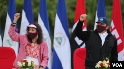 Daniel Ortega y Rosario Murillo en un acto por el 41 aniversario de la revolución sandinista en Managua el 19 de julio de 2020. Foto cCortesía de la presidencia de Nicaragua] 