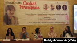 Diskusi tentang buku "Curhat Perempuan" Tsamara Amany di Jakarta. (VOA/Fathiyah Wardah)