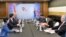 Delegasi Indonesia bertemu dengan Delegasi Australia dalam pertemuan bilateral di KTT ASEAN 2018 di Singapura, 14 November 2018.