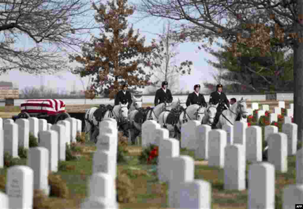 An Air Force honor guard arrives with a caisson during burials service for former Tuskegee airman, retired Lt. Col. Luke Weathers, Friday, Jan. 20, 2012, at Arlington National Cemetery in Arlington, Va. (AP Photo/Evan Vucci)