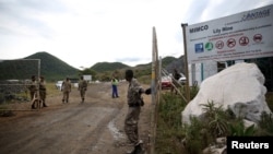 Entrée de la mine Lily de Vantage Goldfields, en Afrique du Sud, le 5 février 2016. (REUTERS/Siphiwe Sibeko)