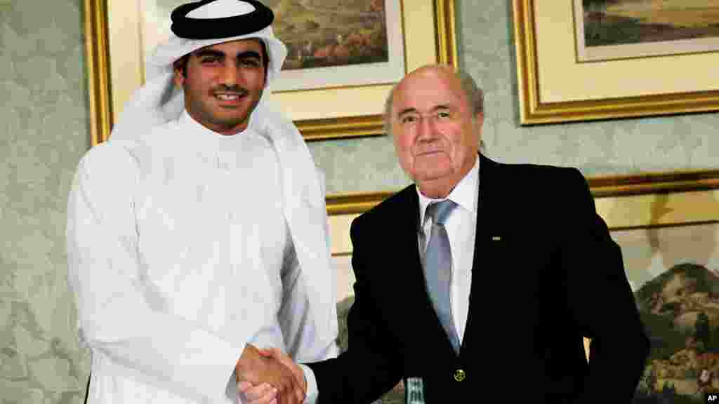 FIFA President Sepp Blatter shakes hands with Sheik Mohammed bin Hamad al-Thani, chairman of Qatar 2022 bid committee, at a press conference in Doha, Qatar, November 9, 2013.