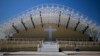 Vista de la tribuna principal para la Jornada Mundial de la Juventud en Lisboa el 31 de julio de 2023, donde el papa Francisco oficiará la misa durante su viaje a Portugal esta semana.