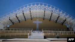 Vista de la tribuna principal para la Jornada Mundial de la Juventud en Lisboa el 31 de julio de 2023, donde el papa Francisco oficiará la misa durante su viaje a Portugal esta semana.