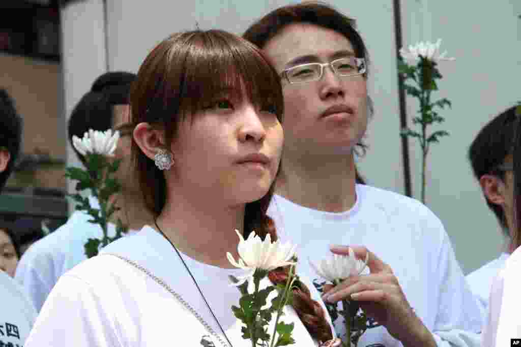 港人悼念胡耀邦与方励之 决心平反六四