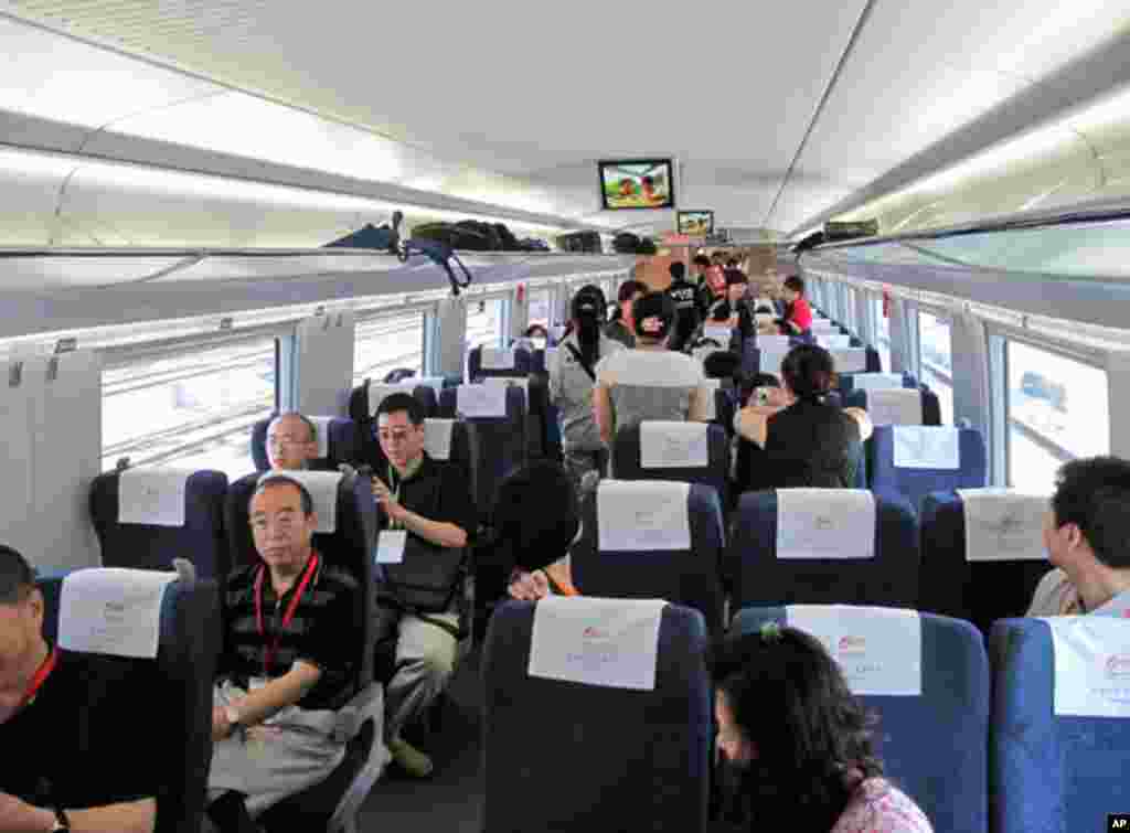 二等座，票价555元