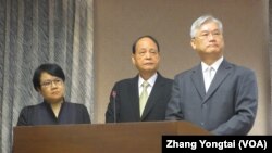 台湾两岸事务官员在立法院接受质询(美国之音张永泰拍摄)