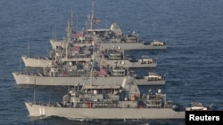 عکس آرشیوی: صف‌آرایی چندین ناو مین‌روب آمریکا در دریای عرب در تیرماه ۹۸