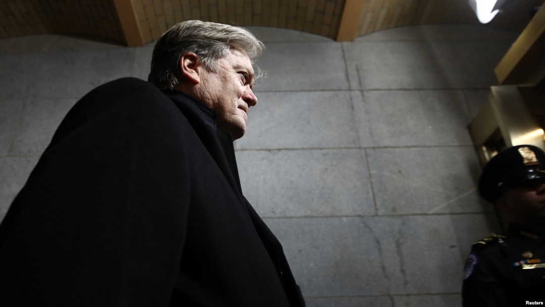 Cố vấn cấp cao cho Tổng thống ông Steve Bannon. 