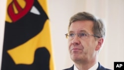 Eski Almanya Cumhurbaşkanı Christian Wulff 2012'de istifasını açıklarken 