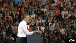 Barack Obama habló en la Universidad de Miami y también recaudó fondos para su campaña.