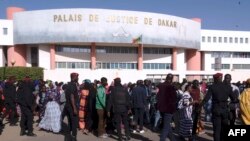 Devant le tribunal de Justice de Dakar, au Sénégal, le 14 décembre 2017.