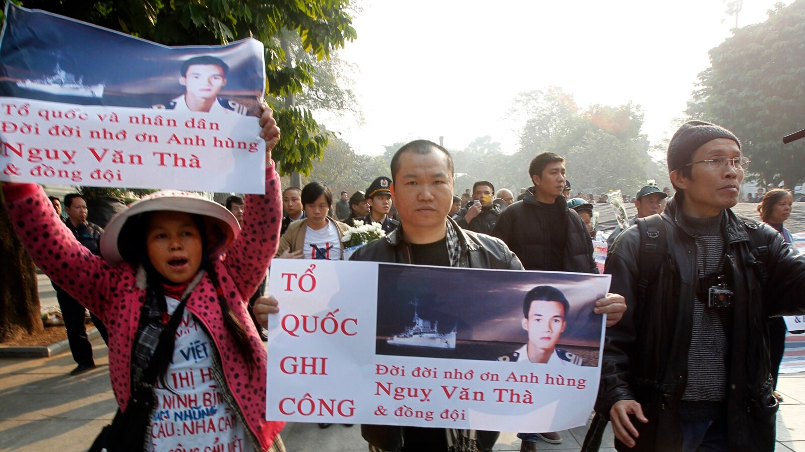 Anti-China protesters during a gathering to mark the 40th anniversary of a battle with China over the disputed Paracel Islands in Hanoi, January 19, 2014. 