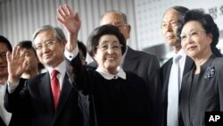 Lee Hee-ho, center, the wife of late former South Korean President Kim Dae-jung, waves as she arrives at Gimpo Airport in Seoul, South Korea, to leave for North Korea Wednesday, Aug. 5, 2015.