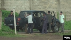 North Korean workers jam into a truck to near the compound in Quakam, Dakar to head to construction sites, Sept. 16, 2019. (Credit: Kim Seon-myung) 