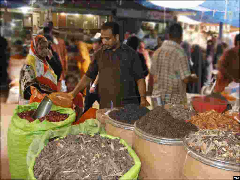 بتایا جاتا ہے کہ اشیا کی قیمتوں میں اضافے کےسبب، شہریوں کی قوت خرید کم ہوگئی ہے