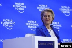 La presidenta de la Comisión Europea, Ursula von der Leyen, asiste a la 55ª reunión anual del Foro Económico Mundial (WEF) en Davos, Suiza, el 21 de enero de 2025. REUTERS/Yves Herman