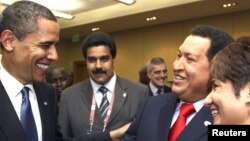 En Puerto España, en el año 2009, Obama se saludó con Hugo Chávez y el hoy vicepresidente Nicolás Maduro.