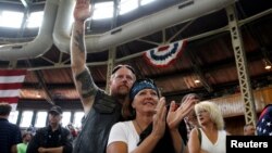 People applaud a speaker as they wait for Republican nominee Donald Trump to speak at "Joni's Roast and Ride" in Des Moines, Iowa, U.S., Aug. 27, 2016. 