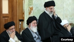 از راست: آیت الله خامنه‌ای، احمد علم الهدی، و ابراهیم رئیسی. آرشیو 
